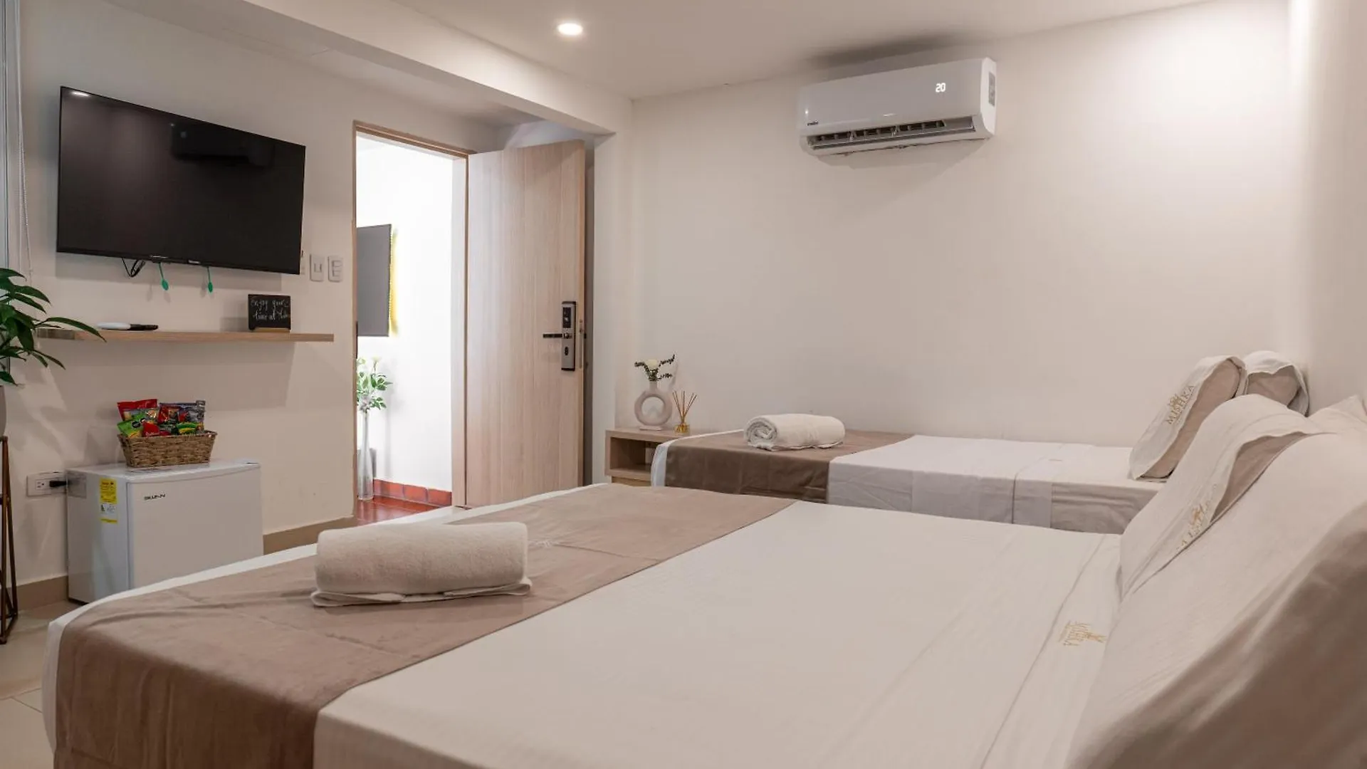 Casa Mishka Hotel Boutique Habitacion #105 Nuevo Cartagena contacts